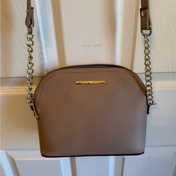 Steve Madden Handbags - Steve Madden Tan Crossbody Bag
